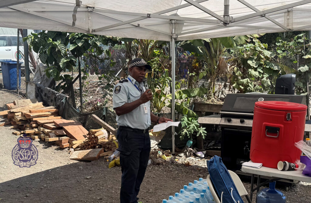 Police strengthen ties with fishing village